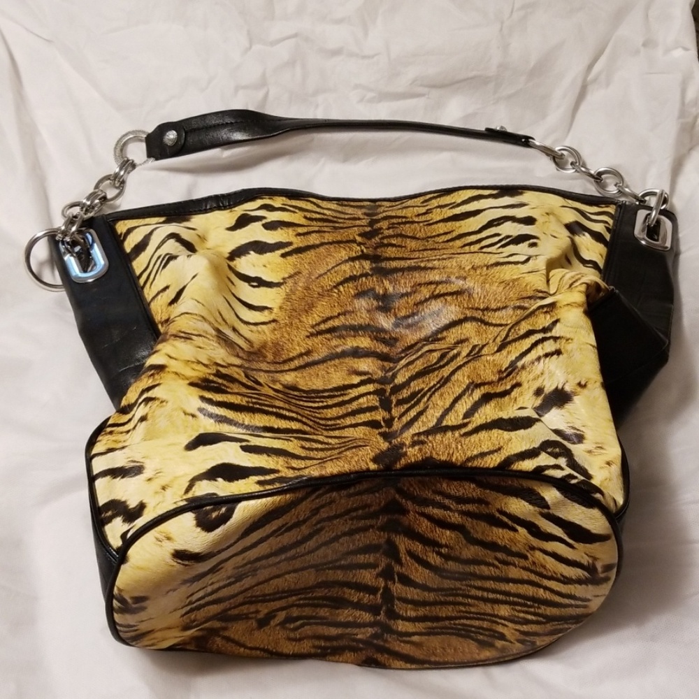 Maxx New York bucket bag.